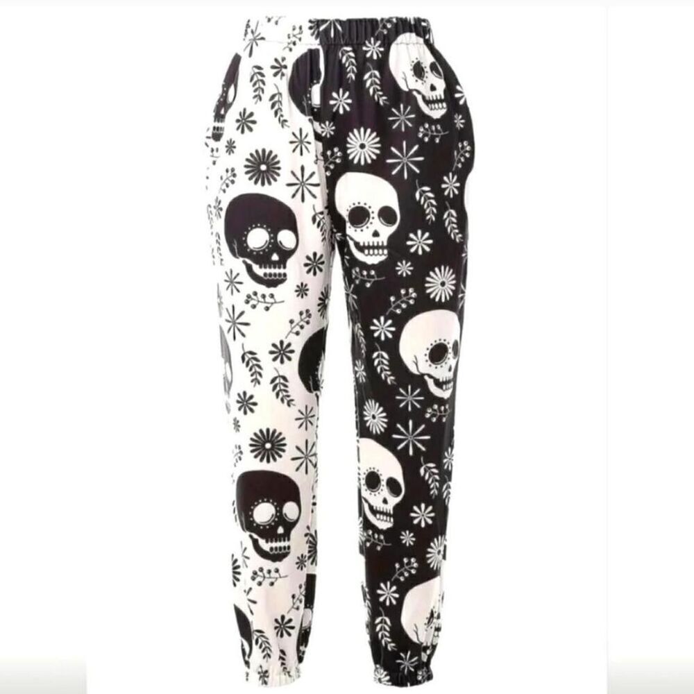 Womens Skull Print Black and White Jogger sz Large